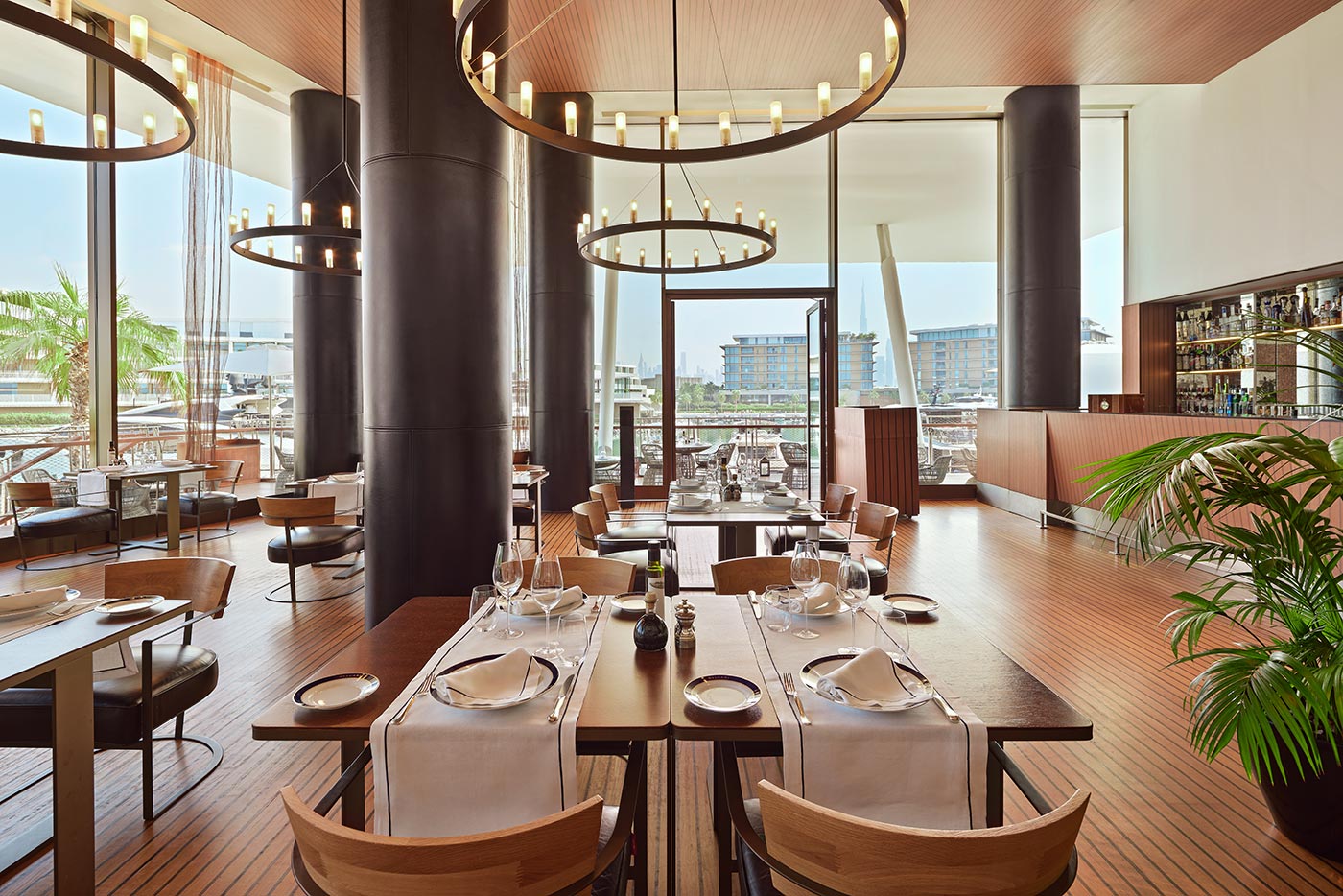 The-Bvlgari-Resort-Dubai_Yacht-Club-Restaurant-Indoors-2